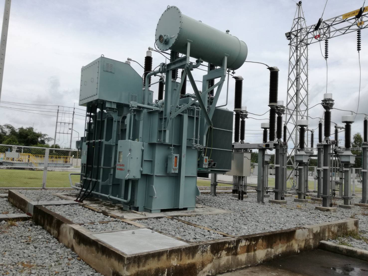 ทีมงานและอุปกรณ์สำหรับงานตรวจไฟฟ้า